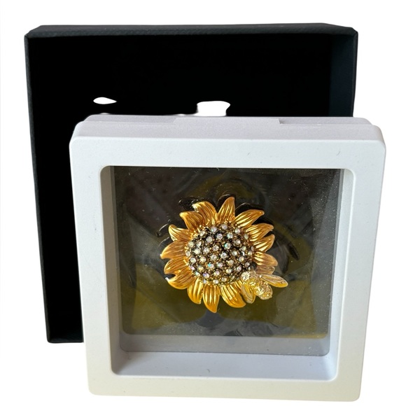 ZB Jewelry - Gold Sunflower & Bee Brooch with Rhinestones